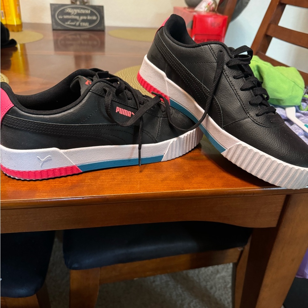 Black leather Puma women size 11